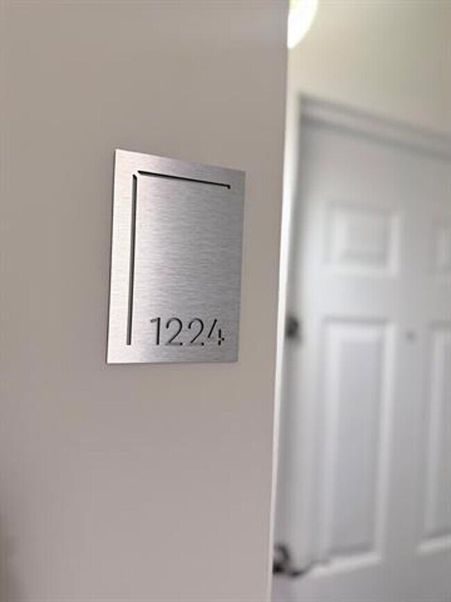 Building Photo - 540 Brickell Key Dr