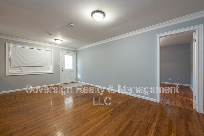 Building Photo - 568 Stokeswood Ave SE