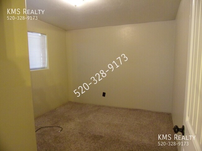 Building Photo - 5625 S Irving Dr