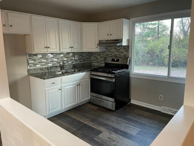 Building Photo - 2212 Collett Dr