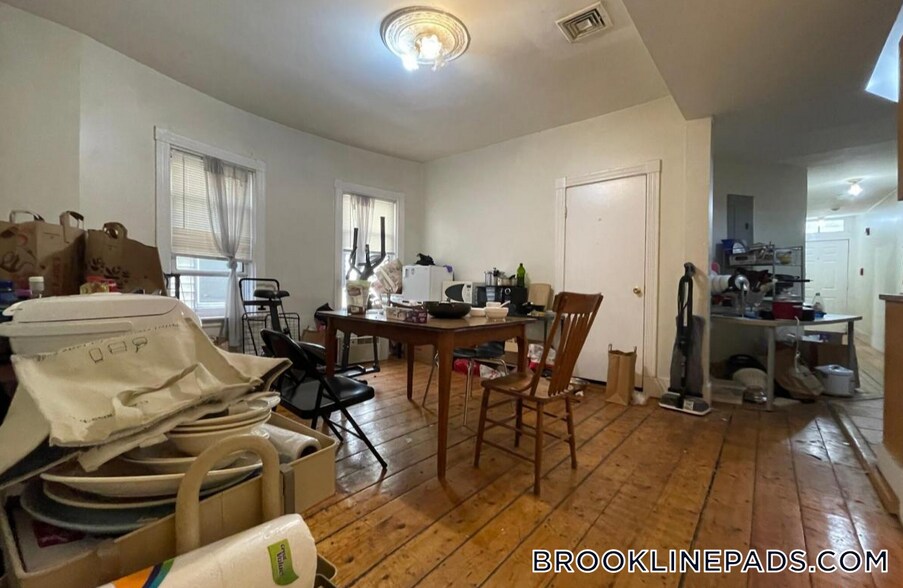 Building Photo - 129 Brook St