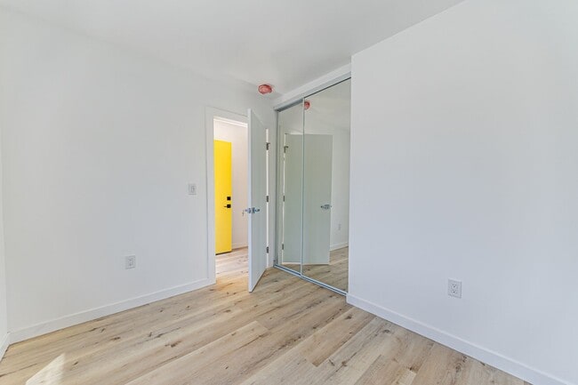 Building Photo - Stylish 2BR + 1 Bath | 1 Month Free Special!