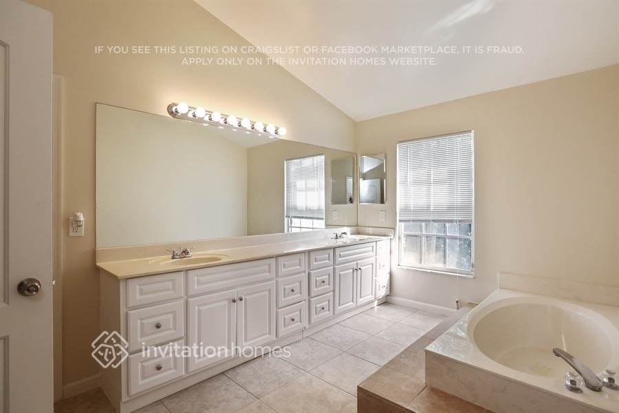 Building Photo - 3855 Sanctuary Dr
