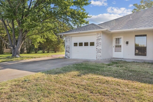 Building Photo - 110 Lee St