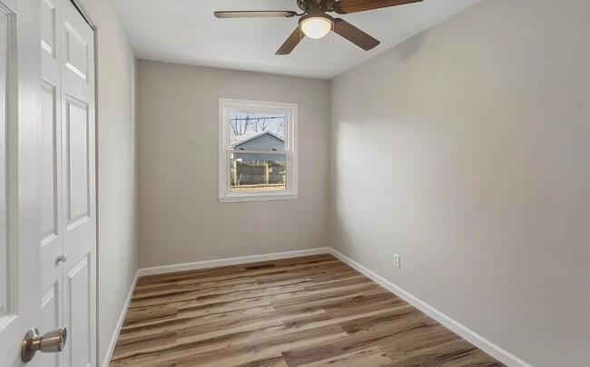 Building Photo - 1902 Meadow Dr