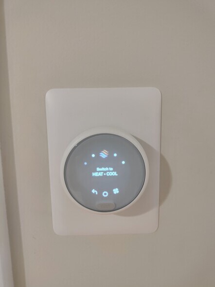 Thermostat - 2450 W Gunnison St
