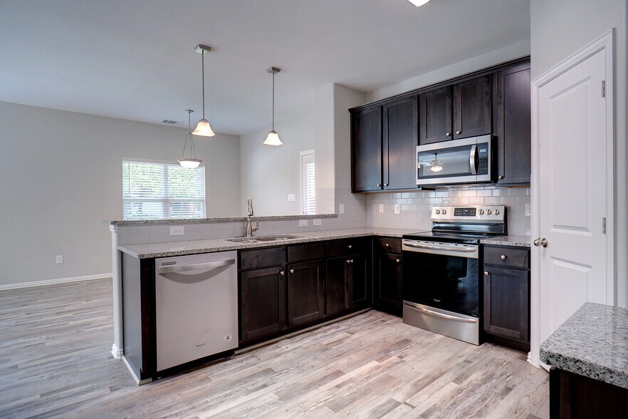 Kitchen - 1921 S Jennings Ave