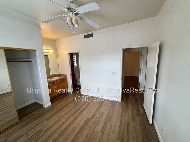 Building Photo - 1415 E Lester St