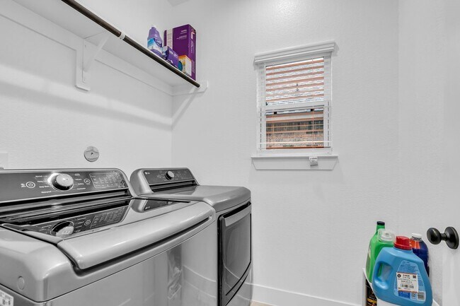 Building Photo - 426 Glacier Pass