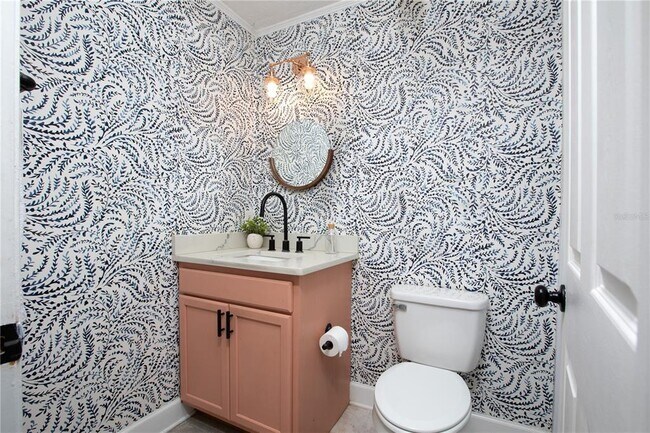 Building Photo - 821 Parkwood Pl