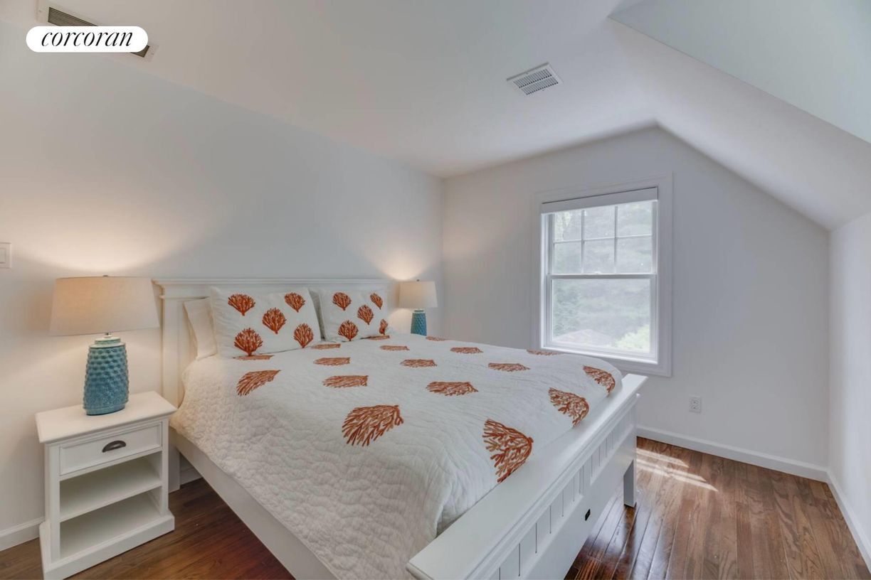 Building Photo - 18 Country Ln