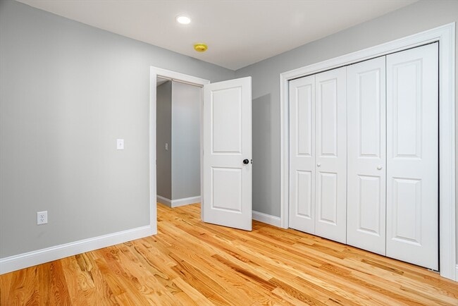 Building Photo - 33 Milton St