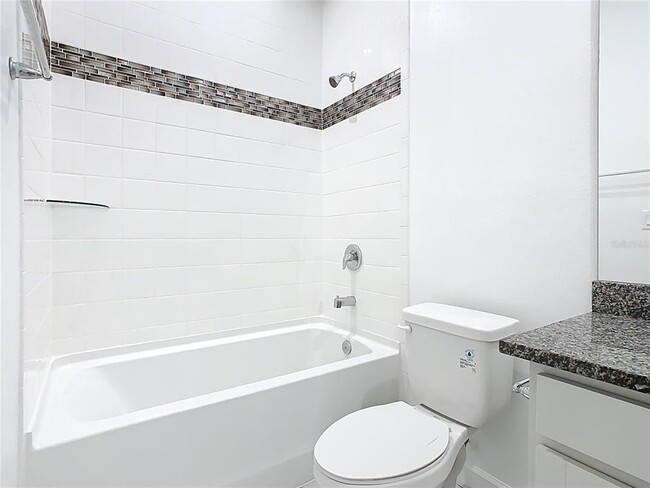 Building Photo - 1043 Lakeshore Breeze Pl