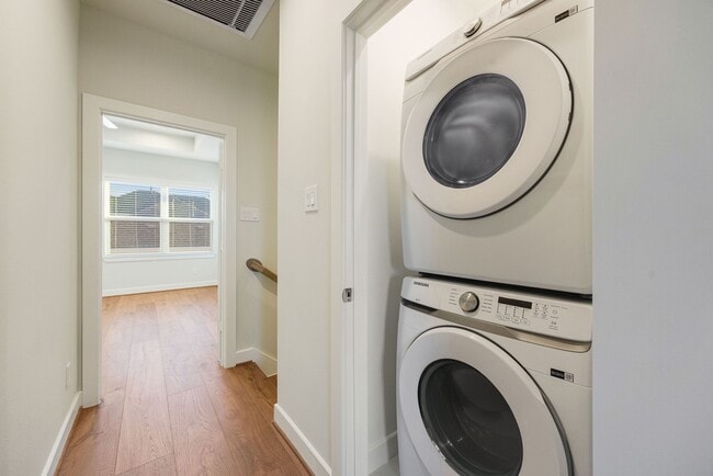 Building Photo - 6302 Chelsea Falls Ln