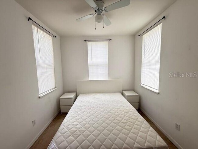 Building Photo - Siena one Bedroom condo with a Den