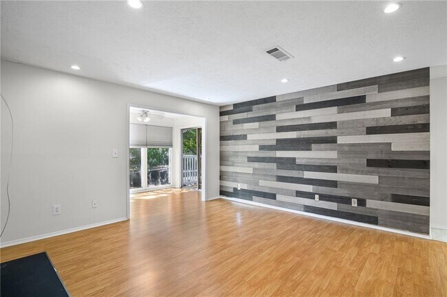 Building Photo - 2110 Augusta Dr