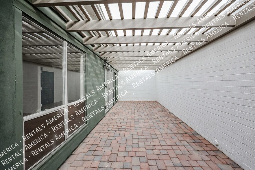 Building Photo - 6633 N Majorca Ln E