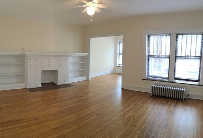 Interior Photo - 5752-58 N Winthrop Ave