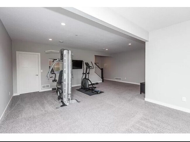 Building Photo - 1499 Belvior Ln NE