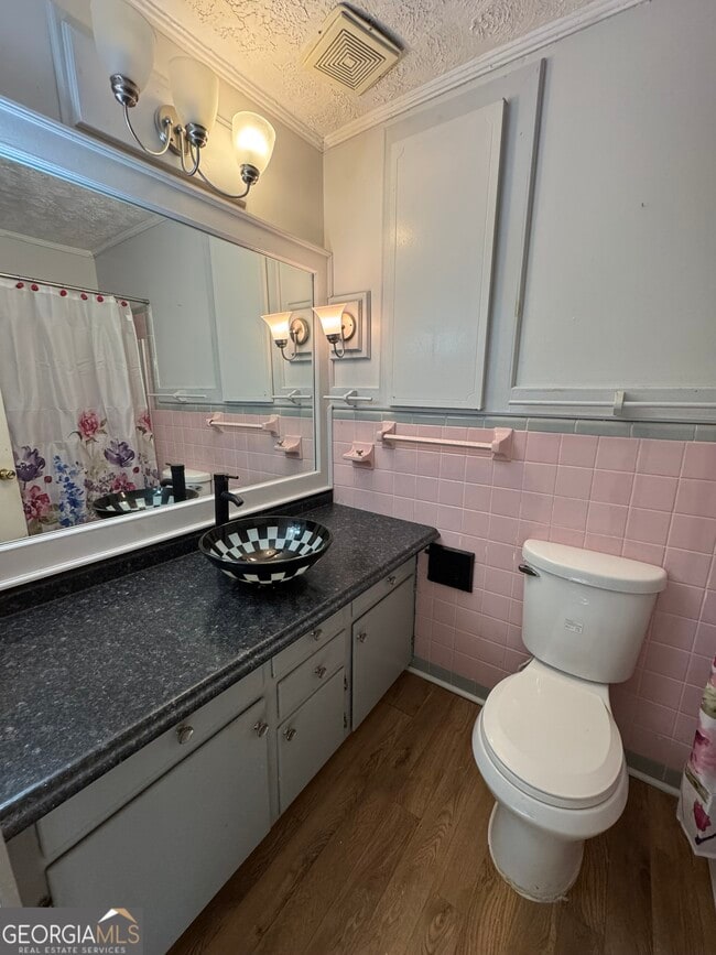 Building Photo - 140 Allenwood Rd SW