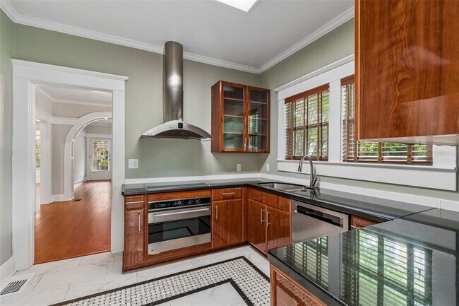 Building Photo - 1107 W Horatio St