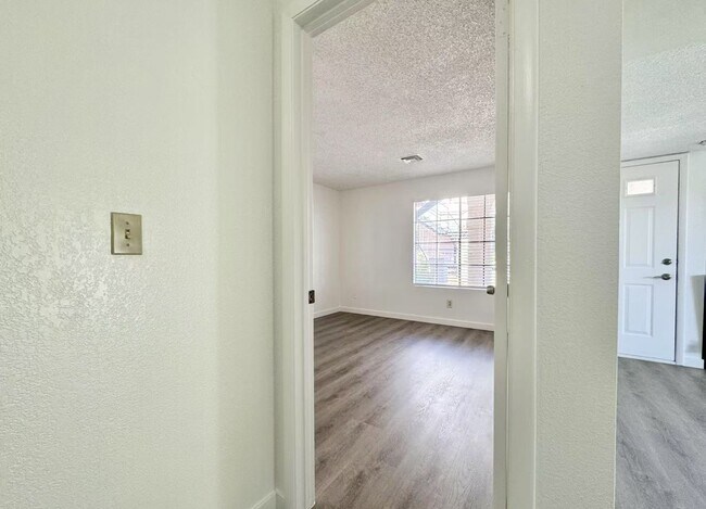 Building Photo - 4724 Nara Vista Way