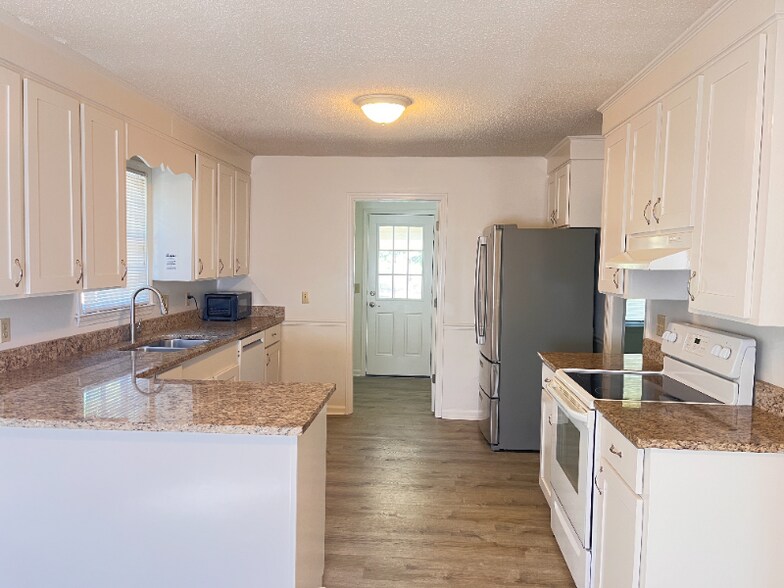 Building Photo - 343 Guildford Cir
