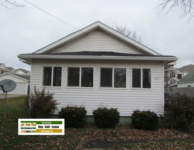Primary Photo - 2 bedroom home close to ND and Roseland