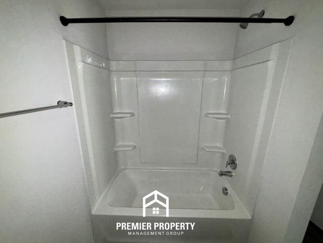 Building Photo - 1110 Brookhaven Dr