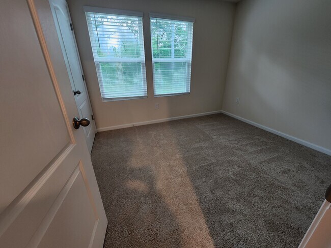 Building Photo - 875 Gate Run Rd