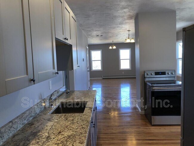 Building Photo - 42 Windsor St