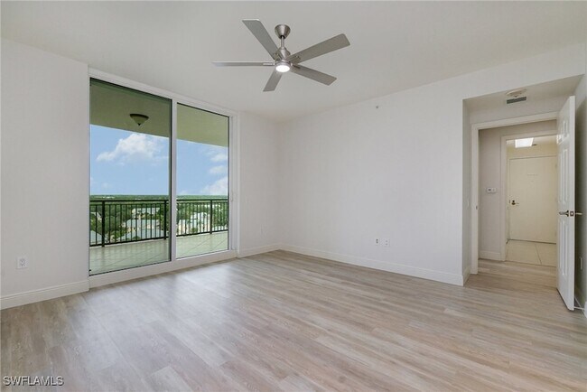 Building Photo - 455 Cove Tower Dr