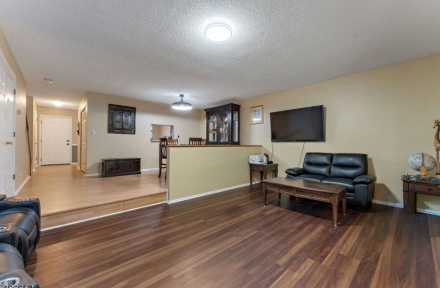 Building Photo - 403 Red Crest Ln