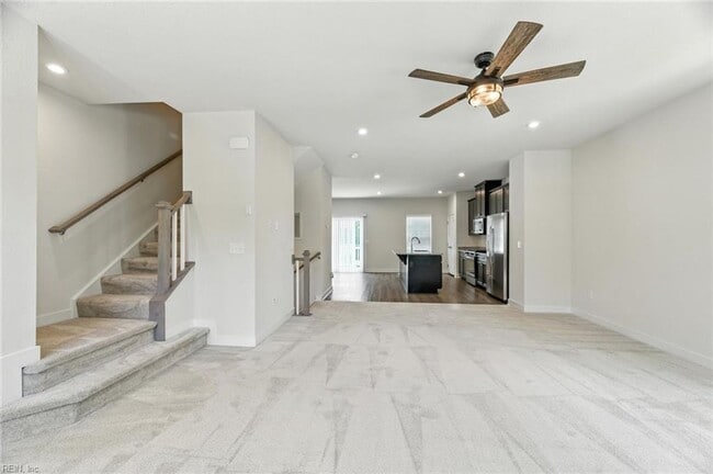 Building Photo - Newer Townhouse for lease