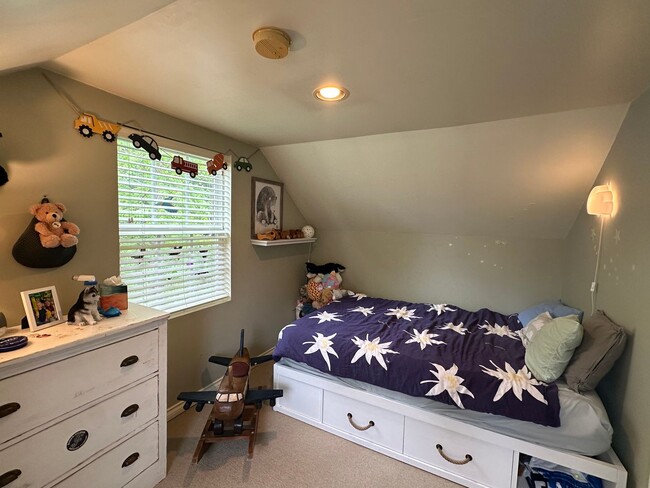 Building Photo - Briercrest ~ North Seattle Home