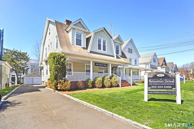 Building Photo - 1872 Bedford St