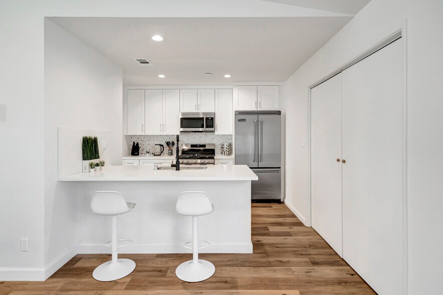 Building Photo - 22947 Valerio St