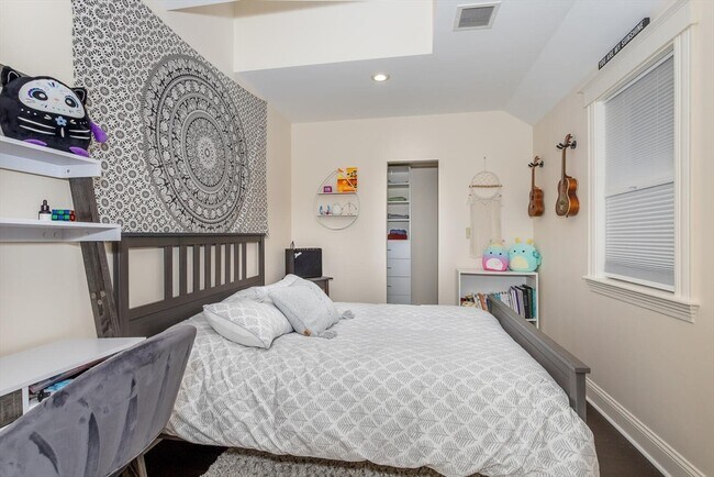 Building Photo - 32 Billings St