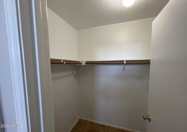 Building Photo - 10925 W Kaler Dr