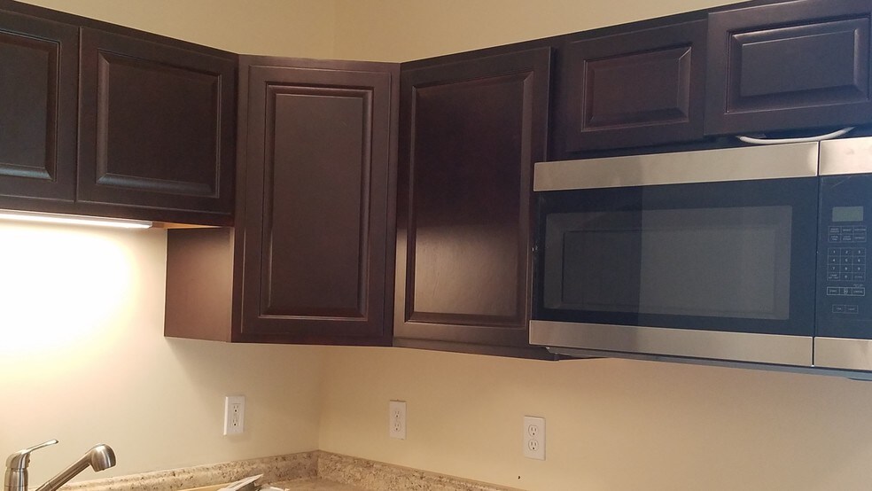 Building Photo - 404 Jackson St