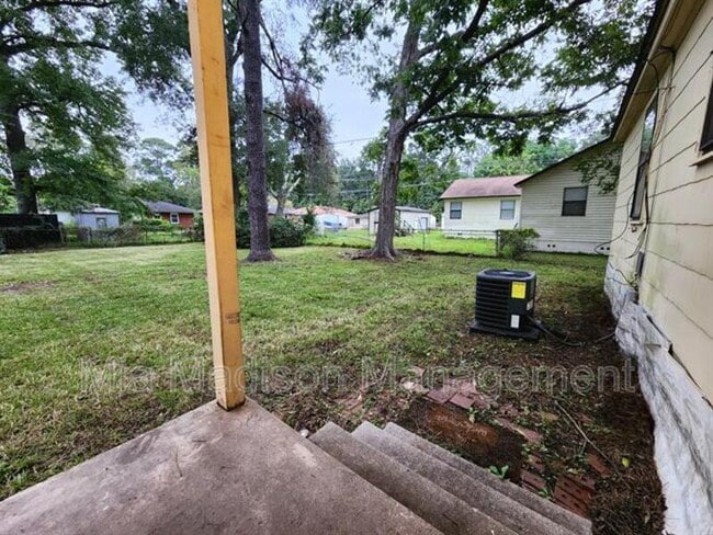 Building Photo - 105 Evora St