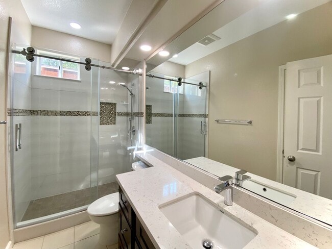 Building Photo - Gorgeous 4-bedroom Ardenwood Home for rent...