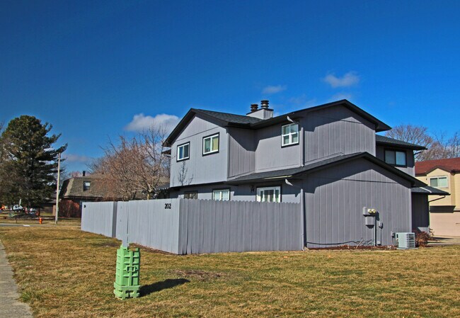 Primary Photo - 202 Burwash Ave