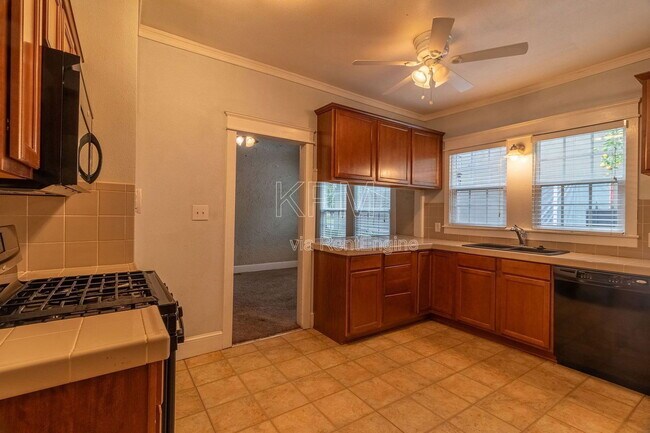 Building Photo - 1428 Picardy Dr