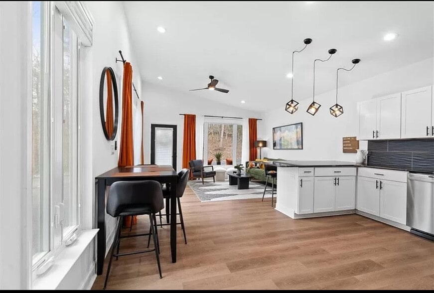 Building Photo - 22 Deer Path