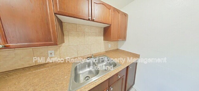 Building Photo - 507 Twin Pines Ln