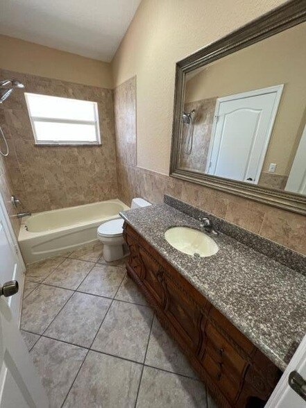 Building Photo - 4824 Cambridge St