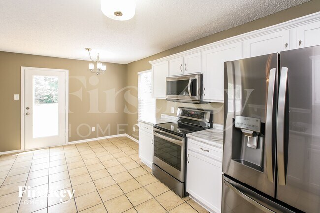 Building Photo - 15498 Border Dr
