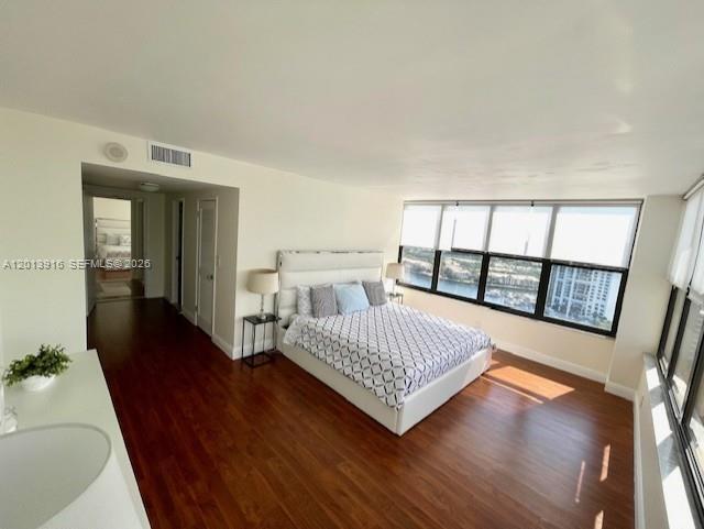 Building Photo - 2500 Parkview Dr