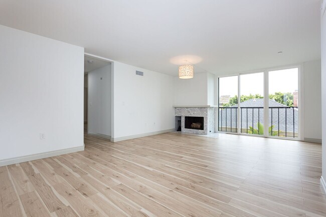 Building Photo - Trendy Hillcrest Condo